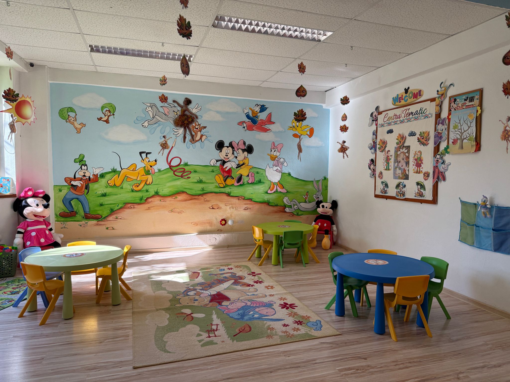 Sală de clasă luminoasă la Grădinița Comenius Constanța